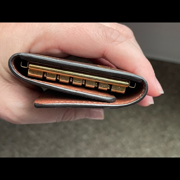Louis Vuitton 6 key holder - Picture 8 of 14